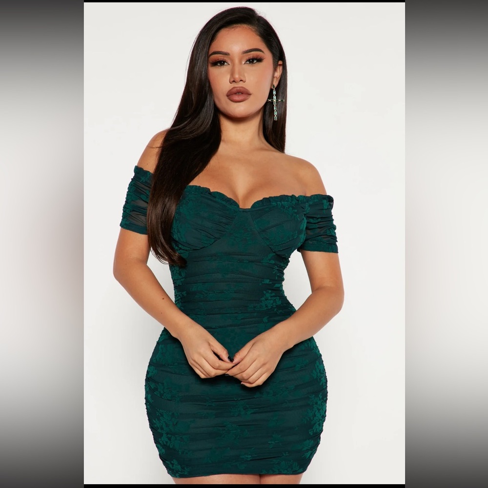 NWT off the shoulder floral mini dress 💚